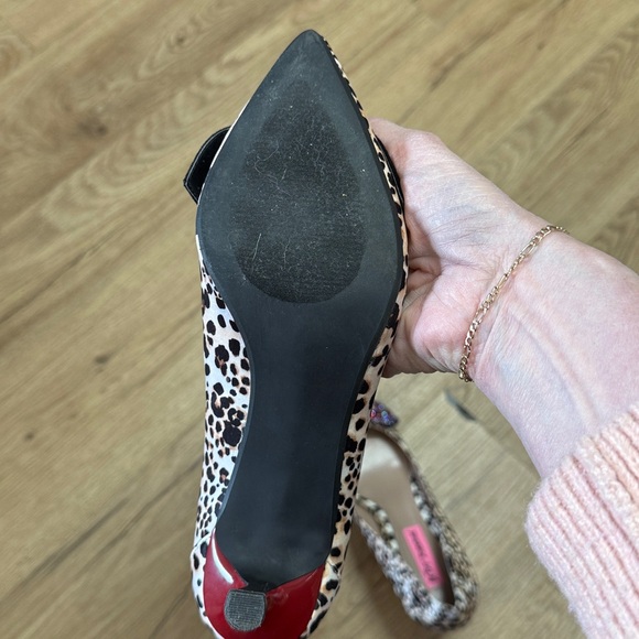Betsey Johnson Lexie Pump. Fun, and Feminine Pump! Size 7 Like New! - Picture 5 of 6